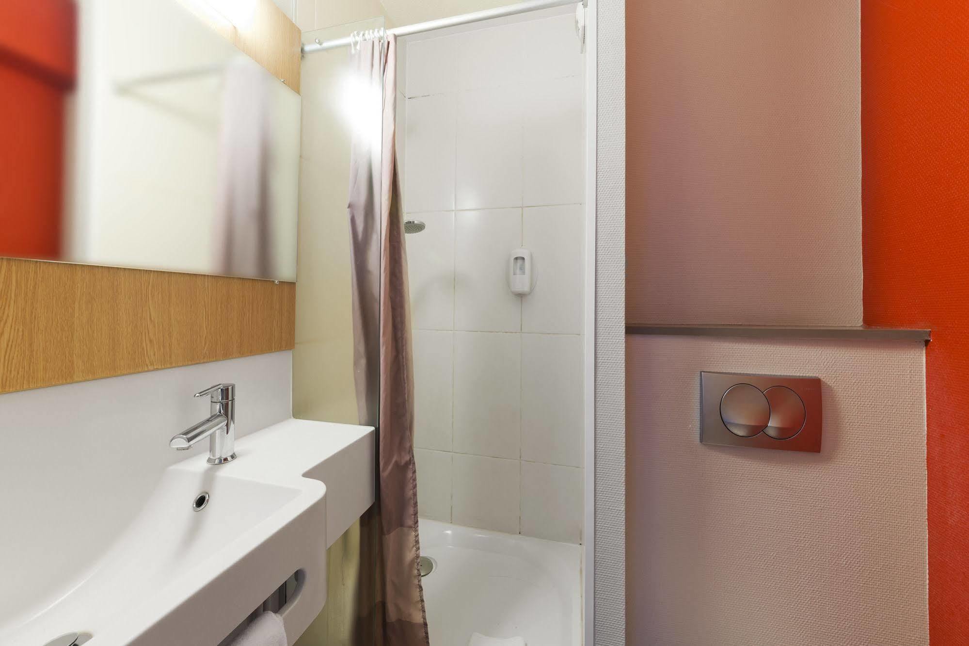 B&B Hotel Rennes Ouest Villejean Bagian luar foto